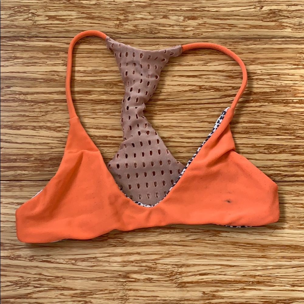 Acacia Honey top